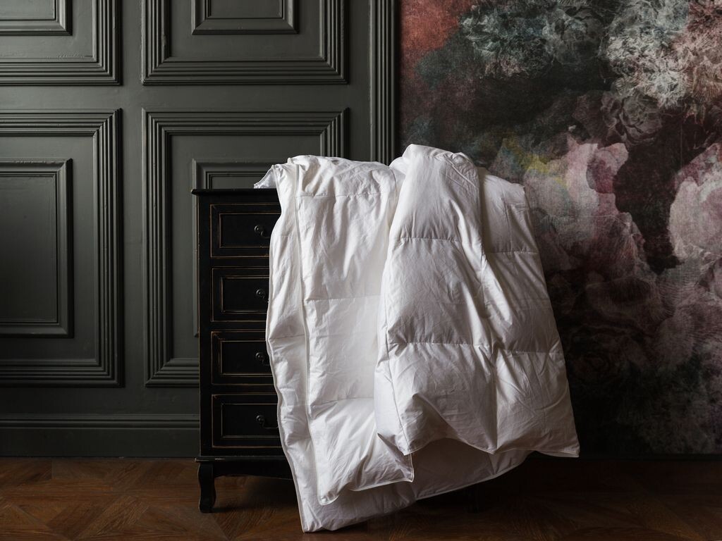 Создание одеяла из 100% гусиного пуха - это кропотливая ручная работа