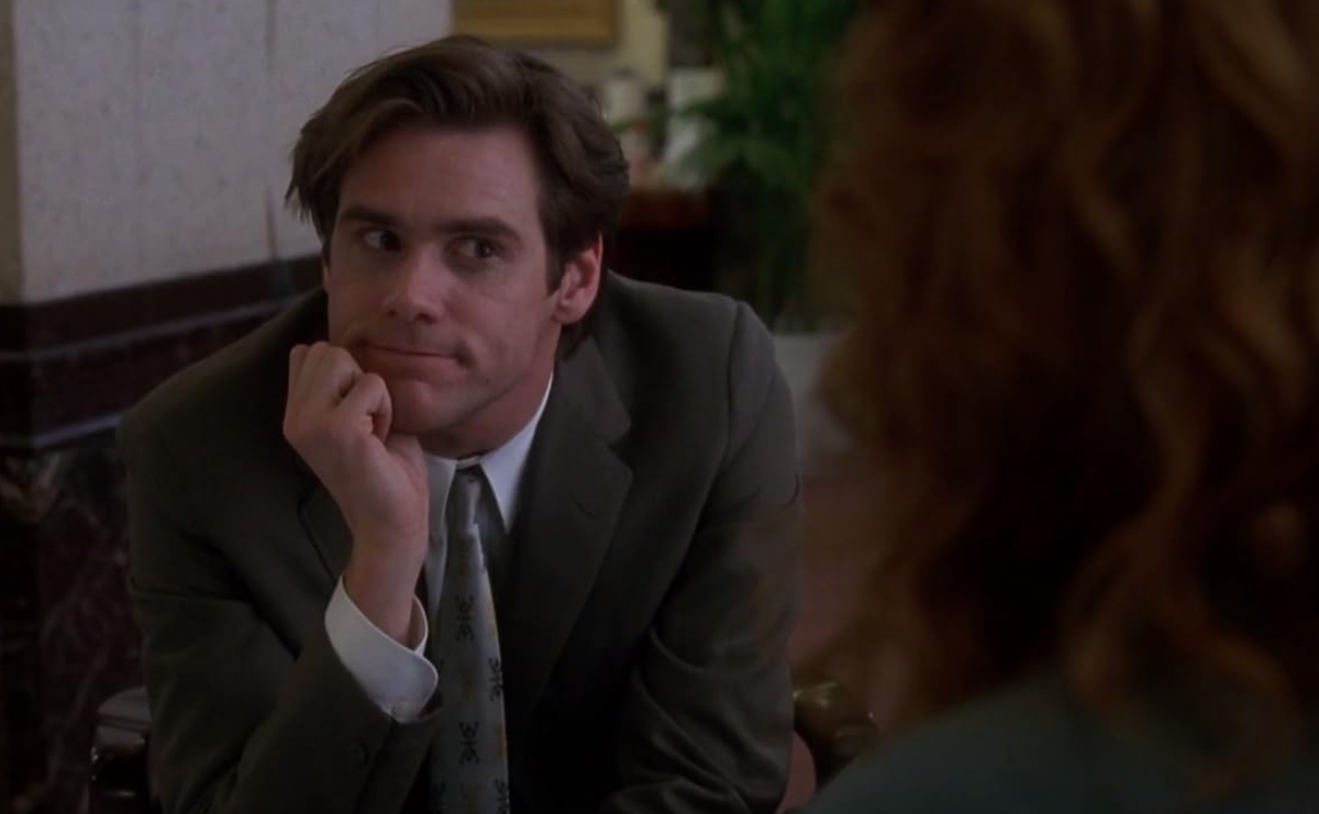 До превращения жесты и мимика выдают постоянное напряжение.