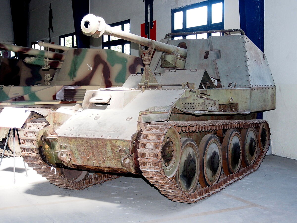 Музей бронетанковой техники город Сомюр Франция.