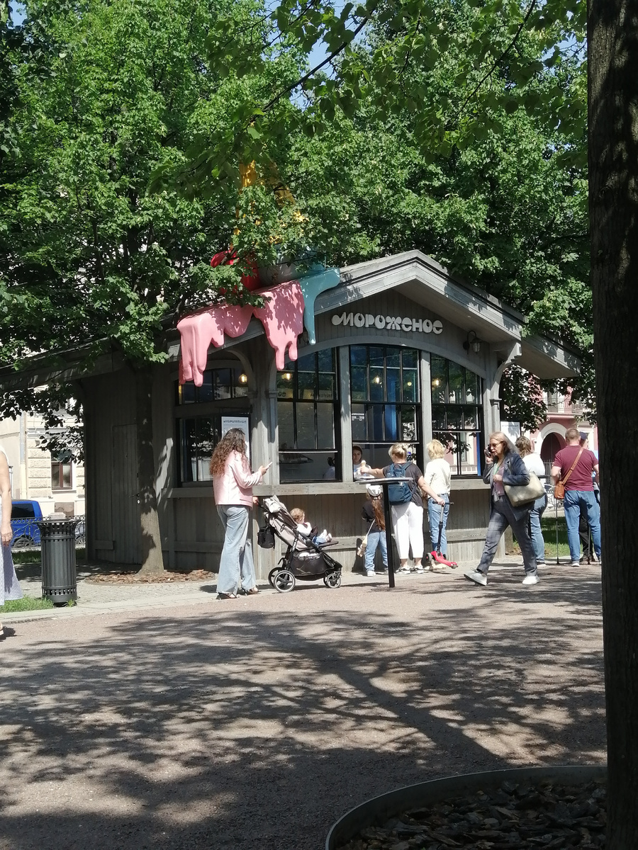 Можно купить мороженко и коктель🍦🍨🍧🥤