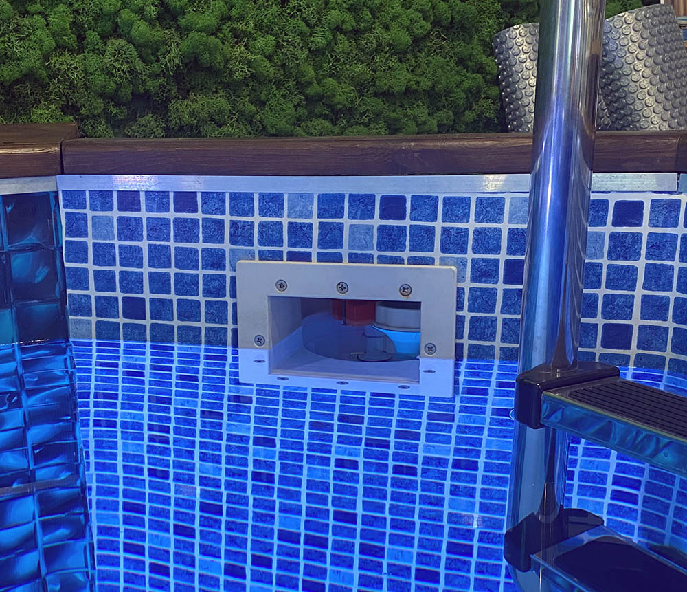 Скиммер на деревянном бассейне 