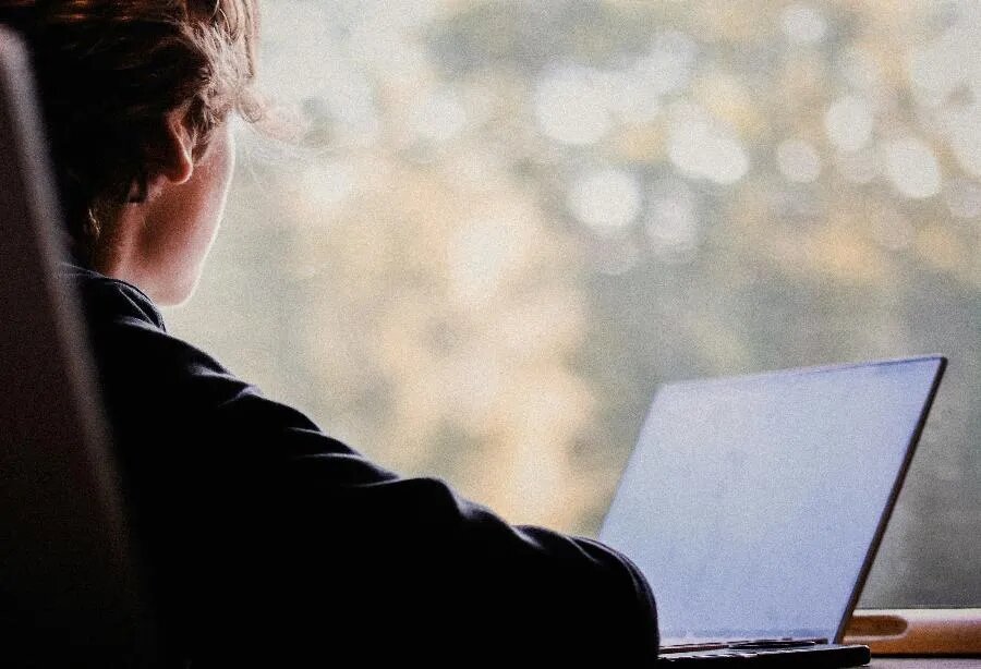 ФОТО simon follin on Unsplash