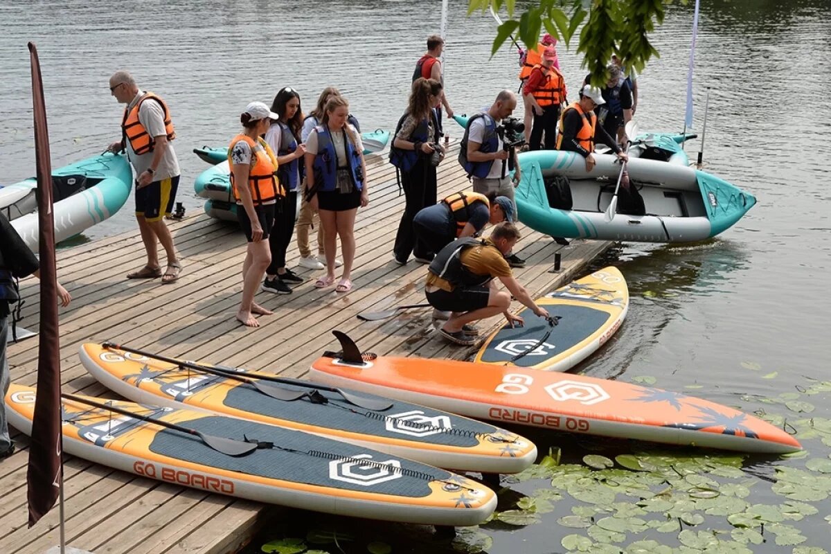    Не умел плавать.