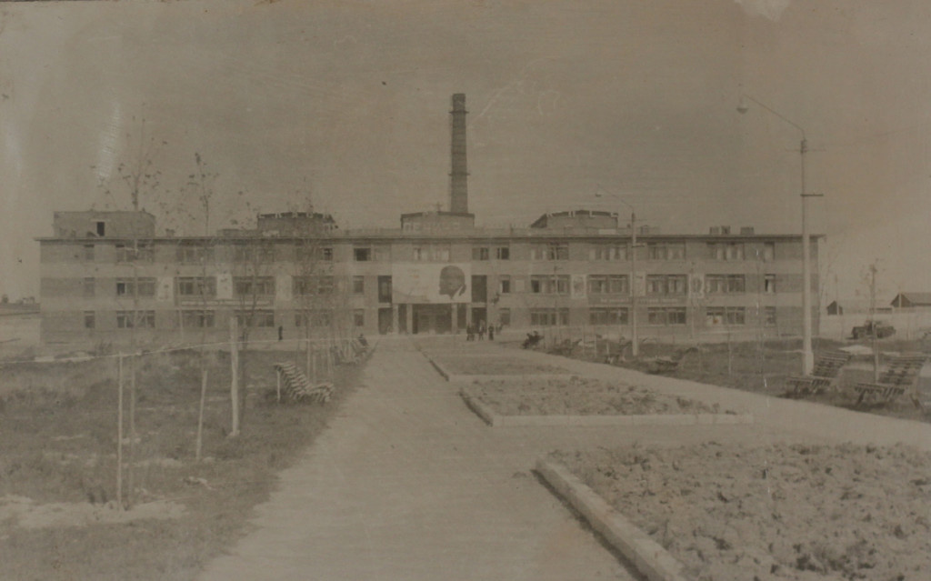 фасад завода 1963 год
