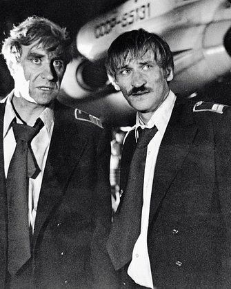    Анатолий Васильев (слева) и Леонид Филатов в фильме «Экипаж»