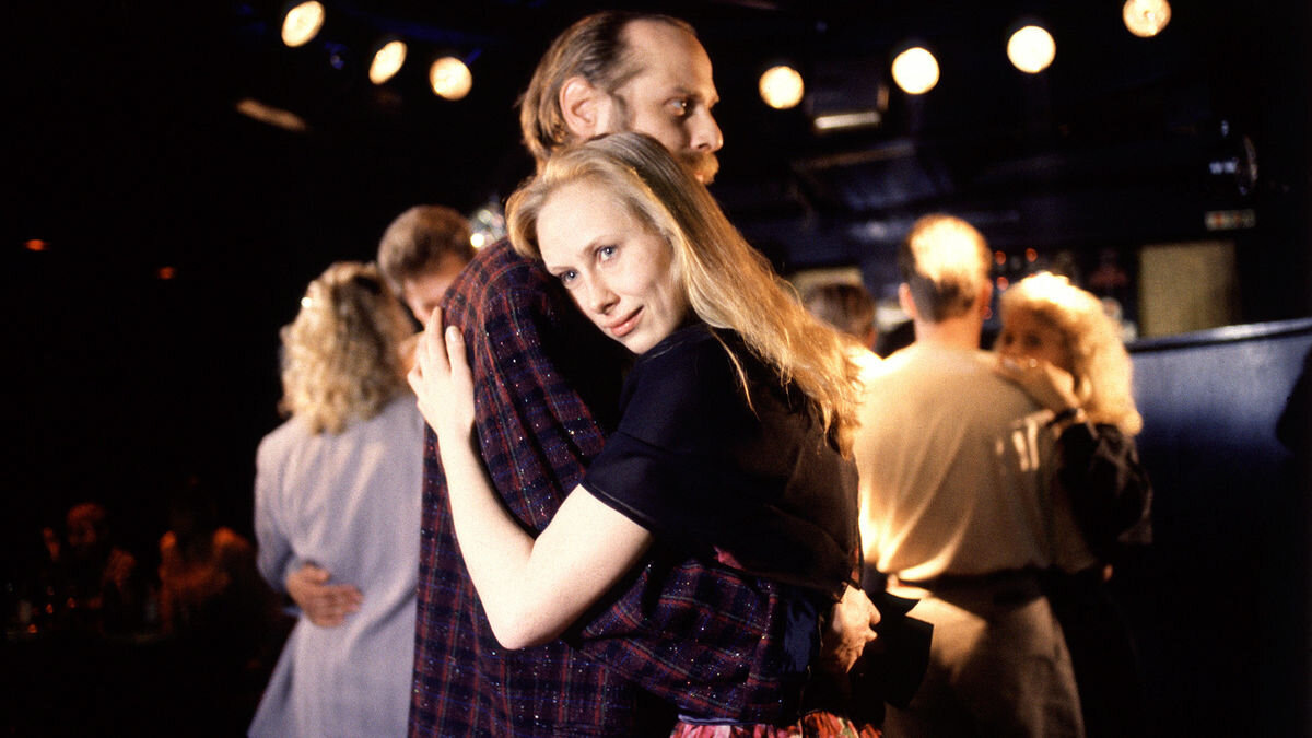 "Девушка со спичечной фабрики" / Tulitikkutehtaan tyttö, Финляндия, Швеция, режиссёр Аки Каурисмяки