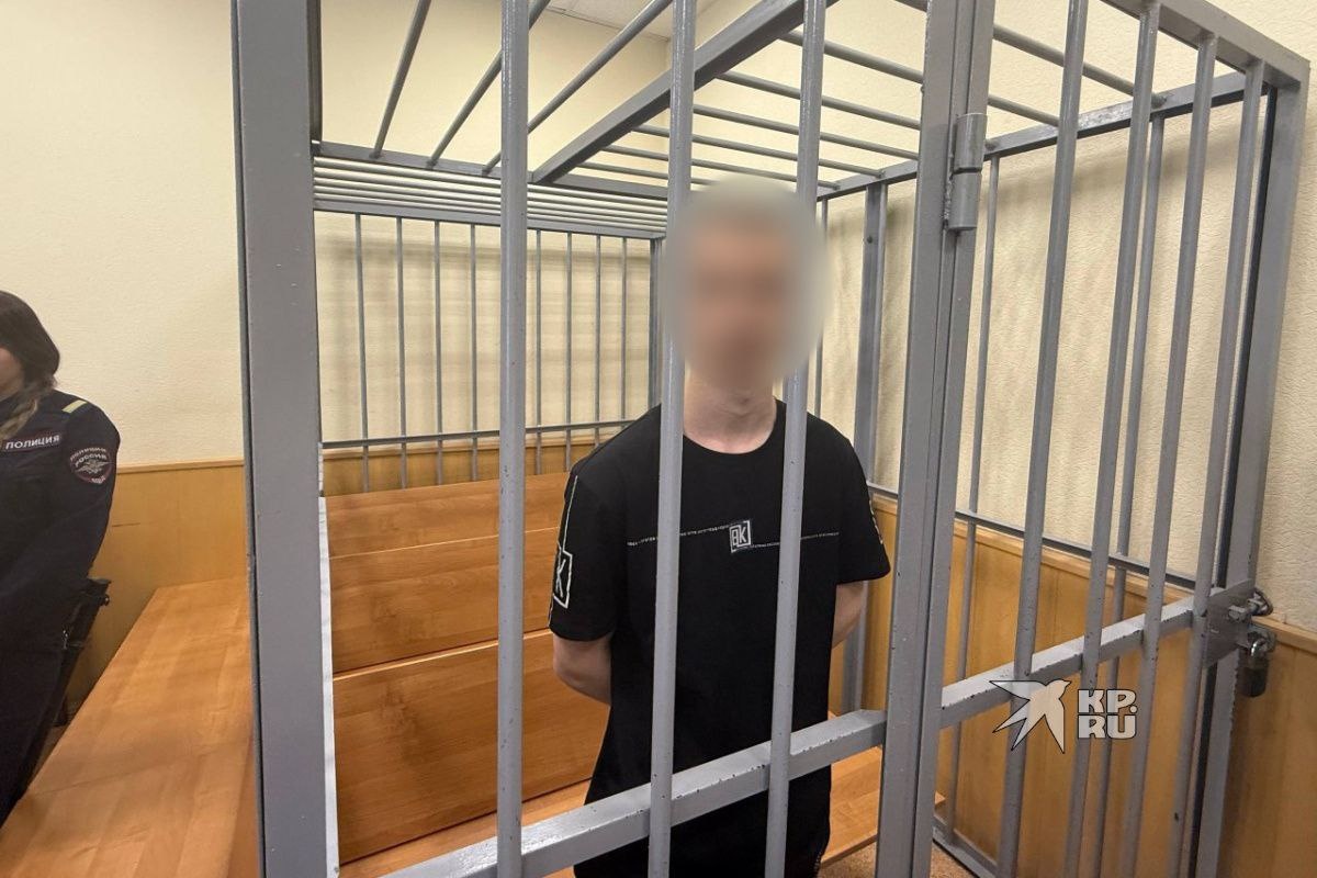 В суде убийца ухмылялся (мы не можем показать его лицо, так как он несовершеннолетний)