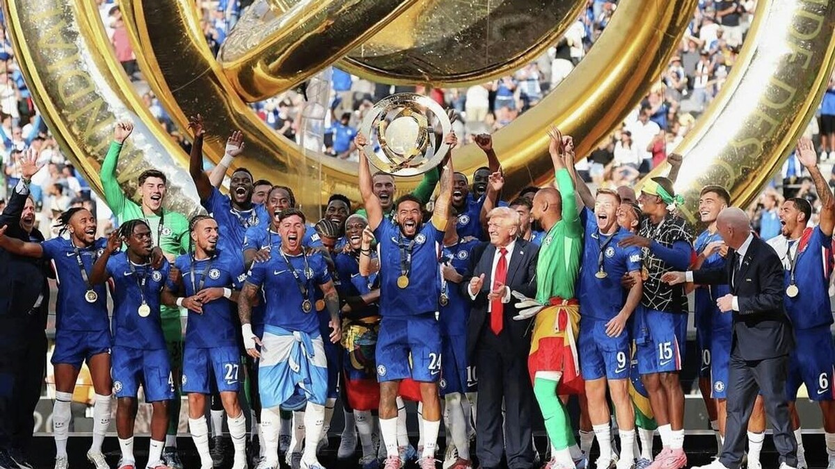 Лондонцы открыли счет уже к 20-й минуте. Автором забитого мяча стал полузащитник Коул Палмер. Спустя 10 минут англичанин оформил дубль. До разгрома дело довел Жоао Педро, который забил под занавес первого тайма.

Во втором тайме игроки французской команды создали несколько опасных моментов, но реализовать их так и не смогли.

Отметим, бывший игрок «Рубина» Хвича Кварацхелия провел на поле лишь 60 минут и был заменен. Российский голкипер парижан Матвей Сафонов остался в запасе. Таким образом, «Челси» стал обладателем трофея.

На стадии полуфинала «Челси» победил бразильский «Флуминенсе» со счетом 2:0. В свою очередь ПСЖ разгромил мадридский «Реал» — 4:0. На стадии четвертьфинала «синие» обыграли «Палмейрас» — 2:1. Французский гранд победил «Баварию» — 2:0.

Напомним, нынешний клубный чемпионат мира в США — первый в обновленном формате с 32 клубами. На турнире сыграли представители всех конфедераций, т. е. были представлены клубы из Бразилии, Англии, Египта, США, Мексики, Японии, ОАЭ.