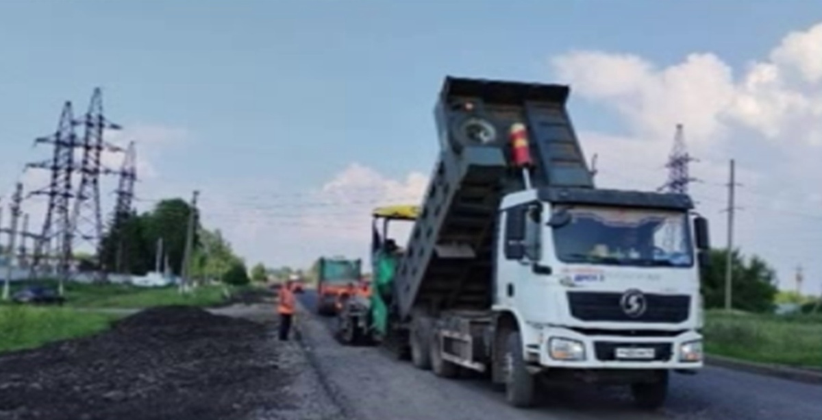    В Курской области ремонтируют шестикилометровую дорогу