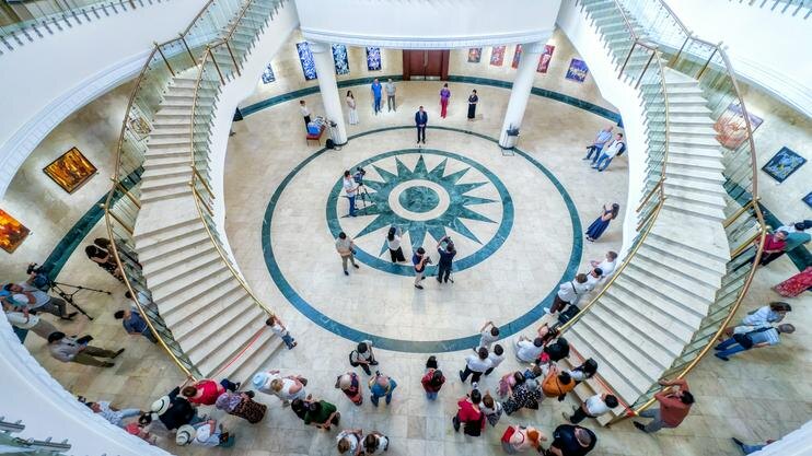 На открытии выставки ARTmosfera. Фото Андрея Кудряшова/«Фергана»