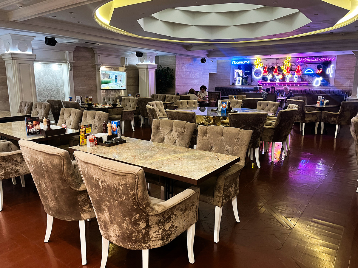 Общий вид на зал «‎Атриум» →