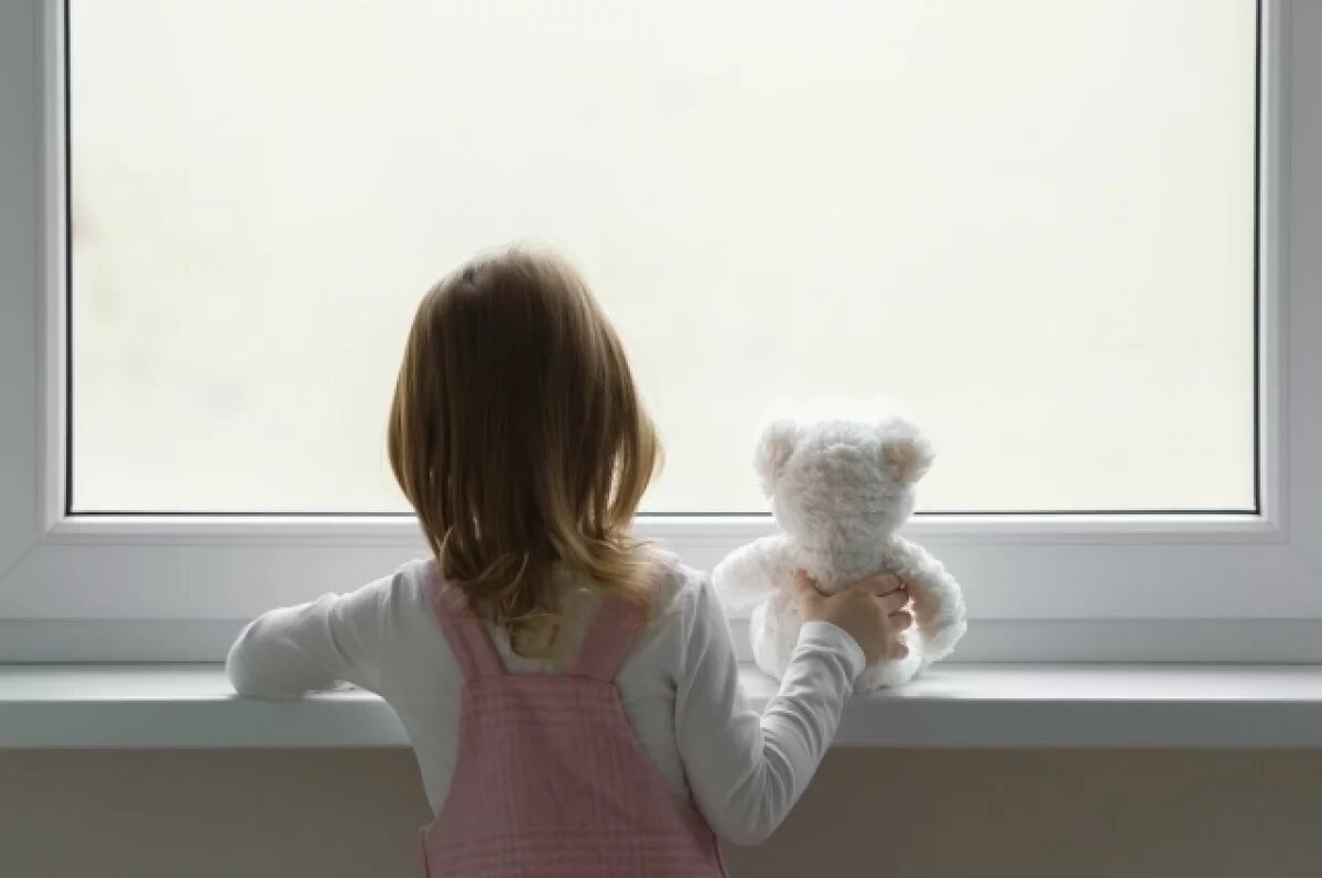    Следователи проводят проверку после падения ребёнка из окна в Петрозаводске