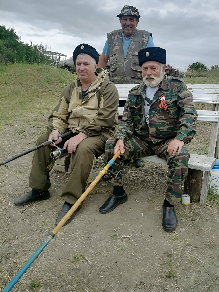 Анатолий Хахоненко, Сергей Махринов и Али Токов - страстные рыболовы