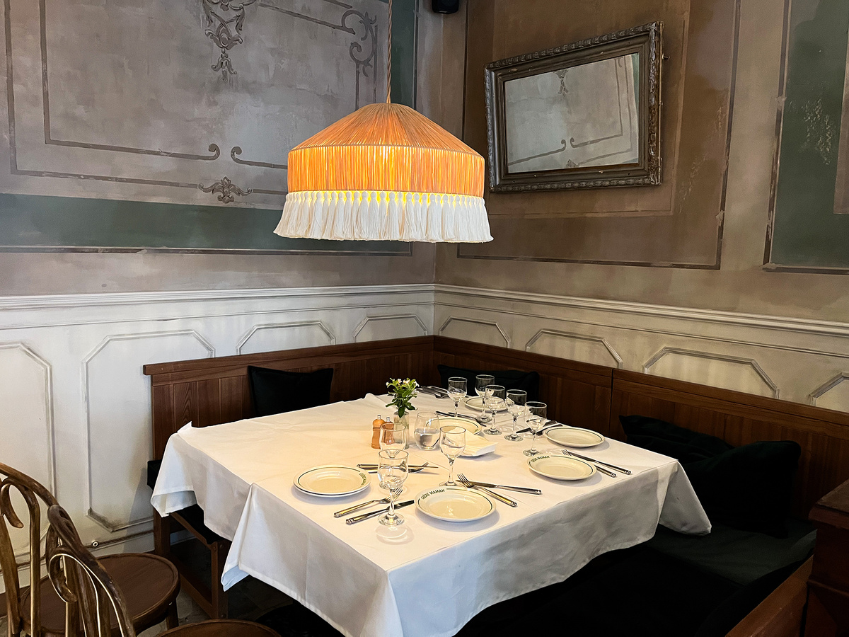 Стол на компанию →