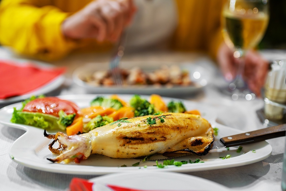    Кальмар благодаря своим диетическим свойствам популярен среди приверженцев здорового образа жизни. / Фото: M-Production / iStock