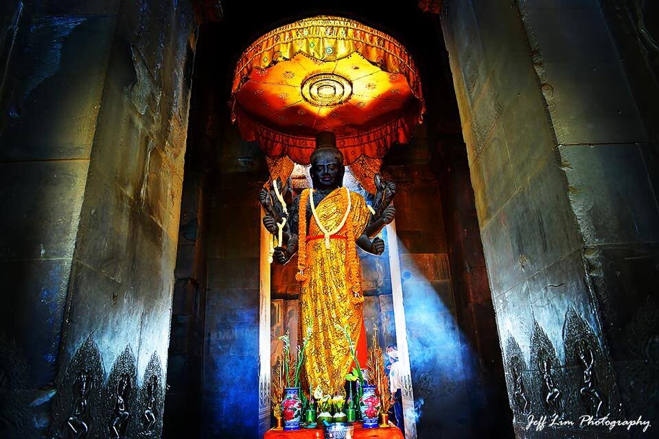 Статуя Вишну в храме Ангкор ват