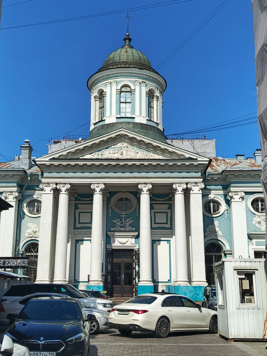 Армянская церковь на Невском проспекте.