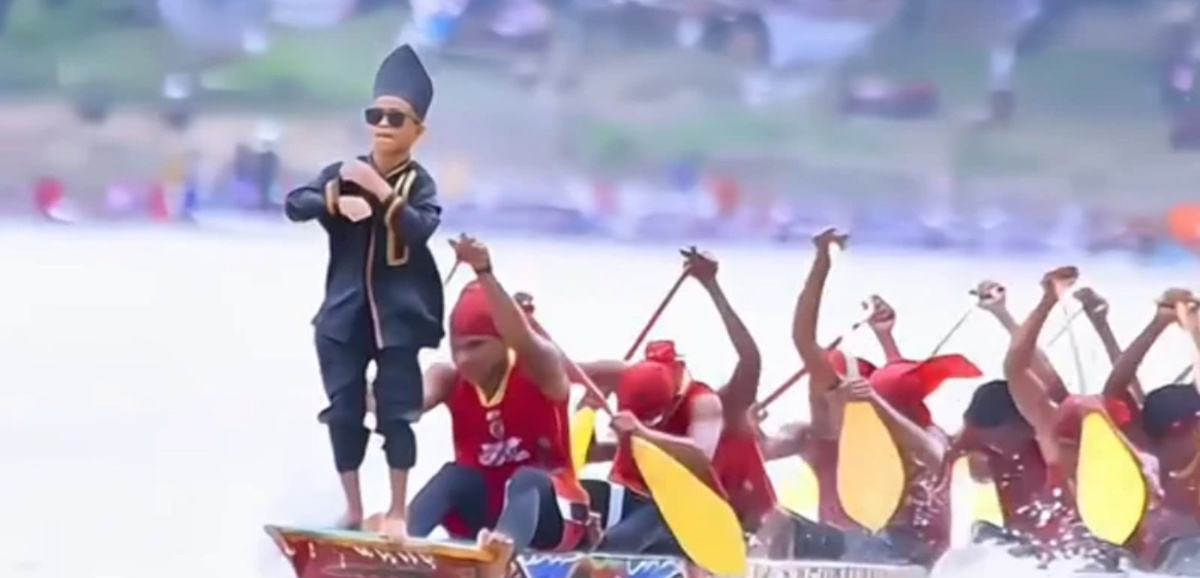 Танец  Райяна Аркана Диха во время лодочных гонок сделал его интернет-сенсацией