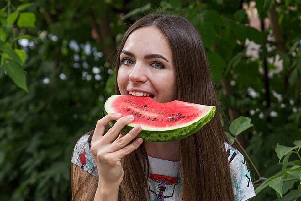 Специалисты советуют съедать на отдыхе не менее 300 грамм арбуза. Фото: Юлия Лоза