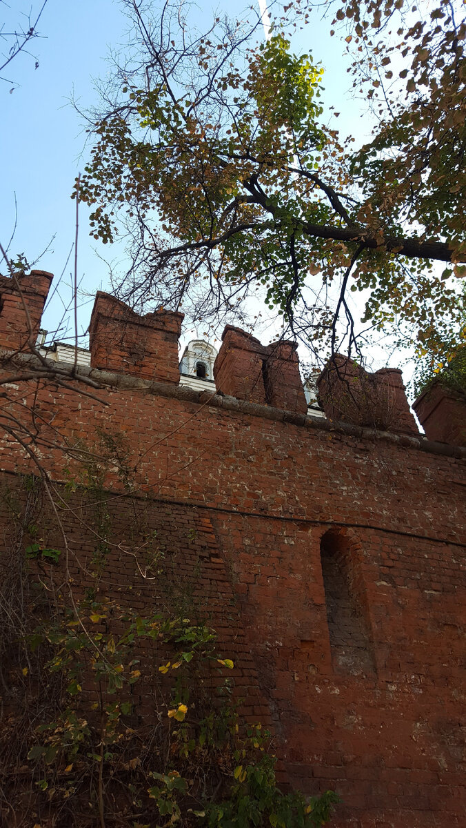 За Метрополем, поближе