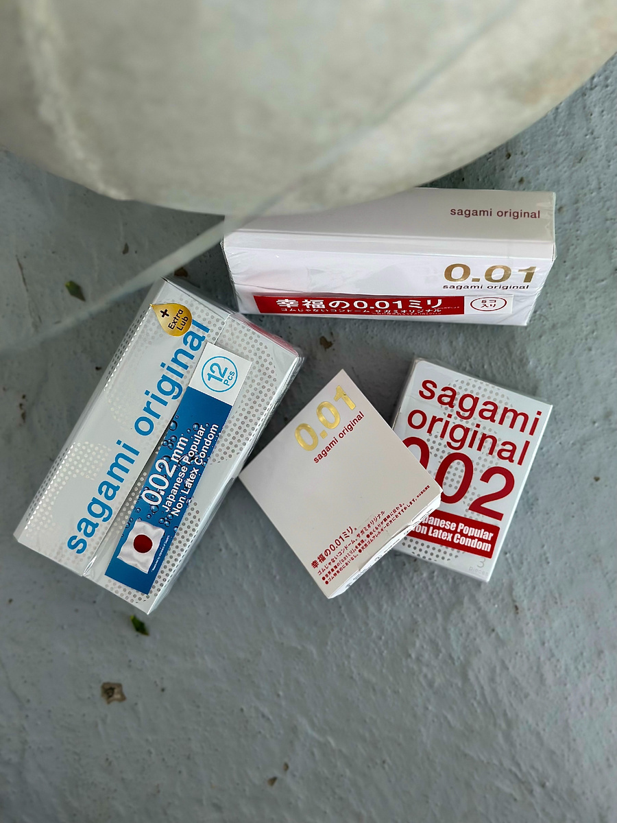 На фото представлены презервативы Sagami