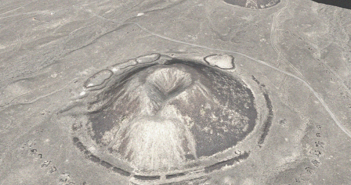 Пример воронки на вершине кургана, значит курган был разграблен