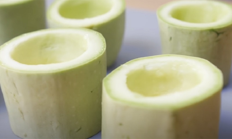 Фаршированные кабачки с творогом и орехами: воздушная начинка для летнего ужина