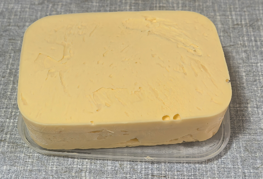 Брикет домашнего масла, без красителей, без консервантов - здоровая еда