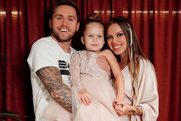    Рита Дакота с бывшим и дочерью. Фото: соцсети