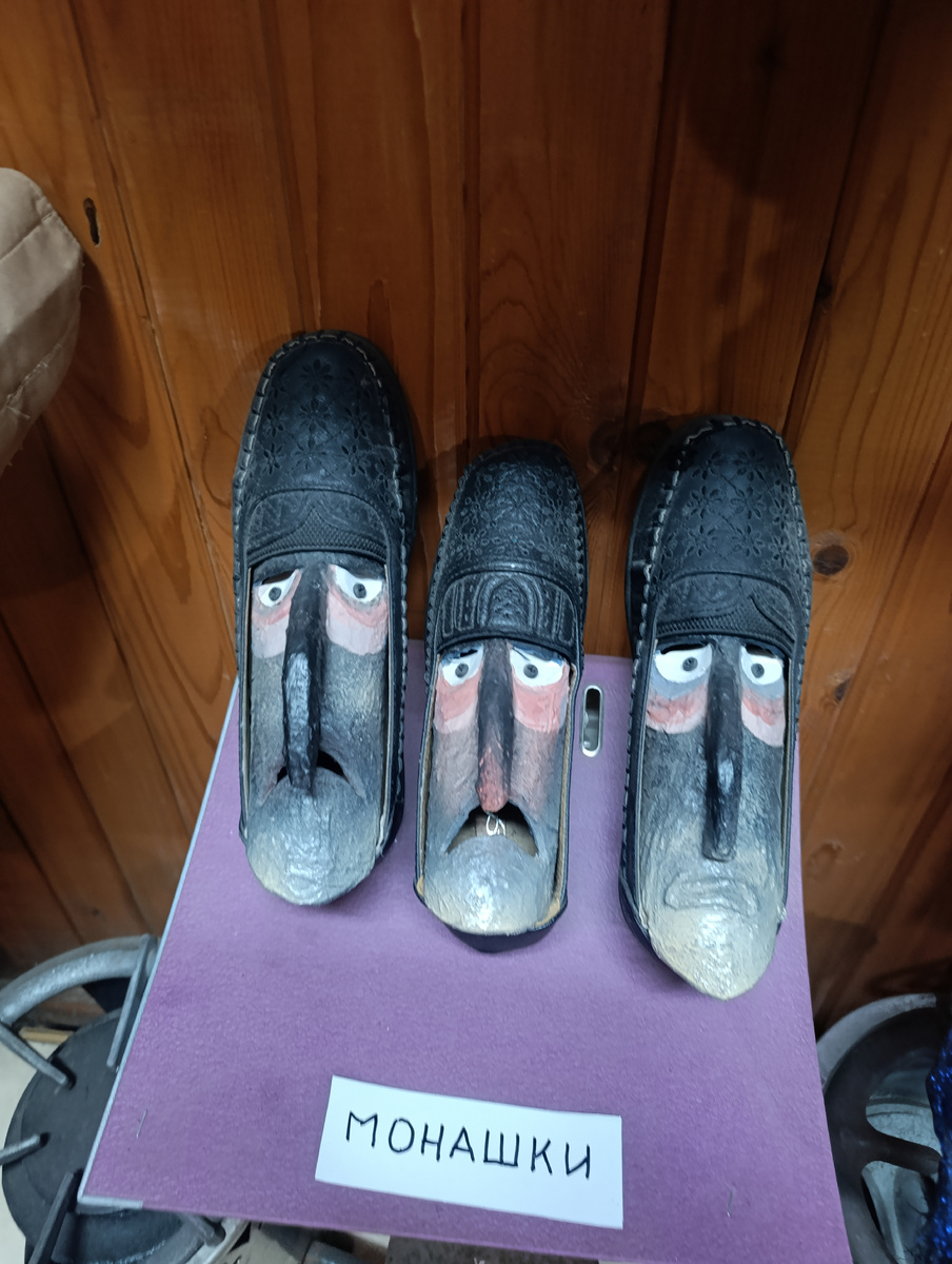 Грузинские монашки из старых ботинок 