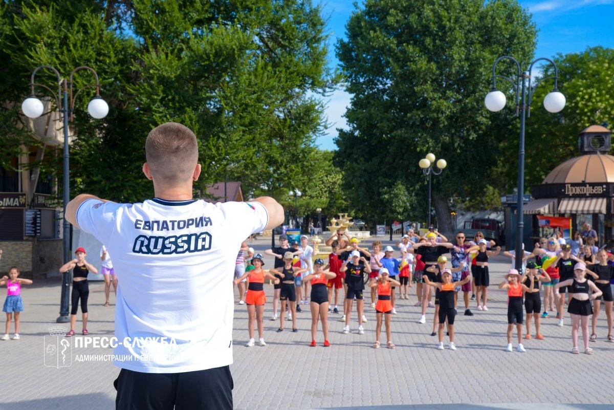 Массовая утренняя зарядка в Евпатории
Фото: пресс-служба администрации Евпатории