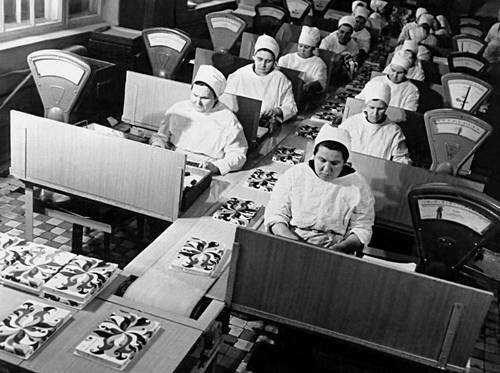 Ручная обработка кондитерских изделий на «Сормовская кондитерская фабрика» 