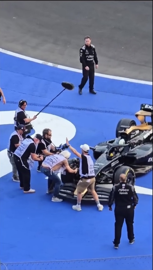 На съемках. Два DJI Ronin 4D, один у Клаудио Миранда (скриншот из видео с ютуб канала Formula Collective) 