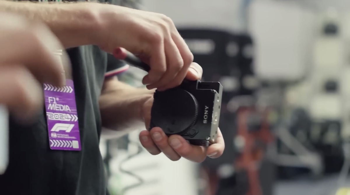 Кастомная ккмера Sony (из видео "Making of F1:The Movie")