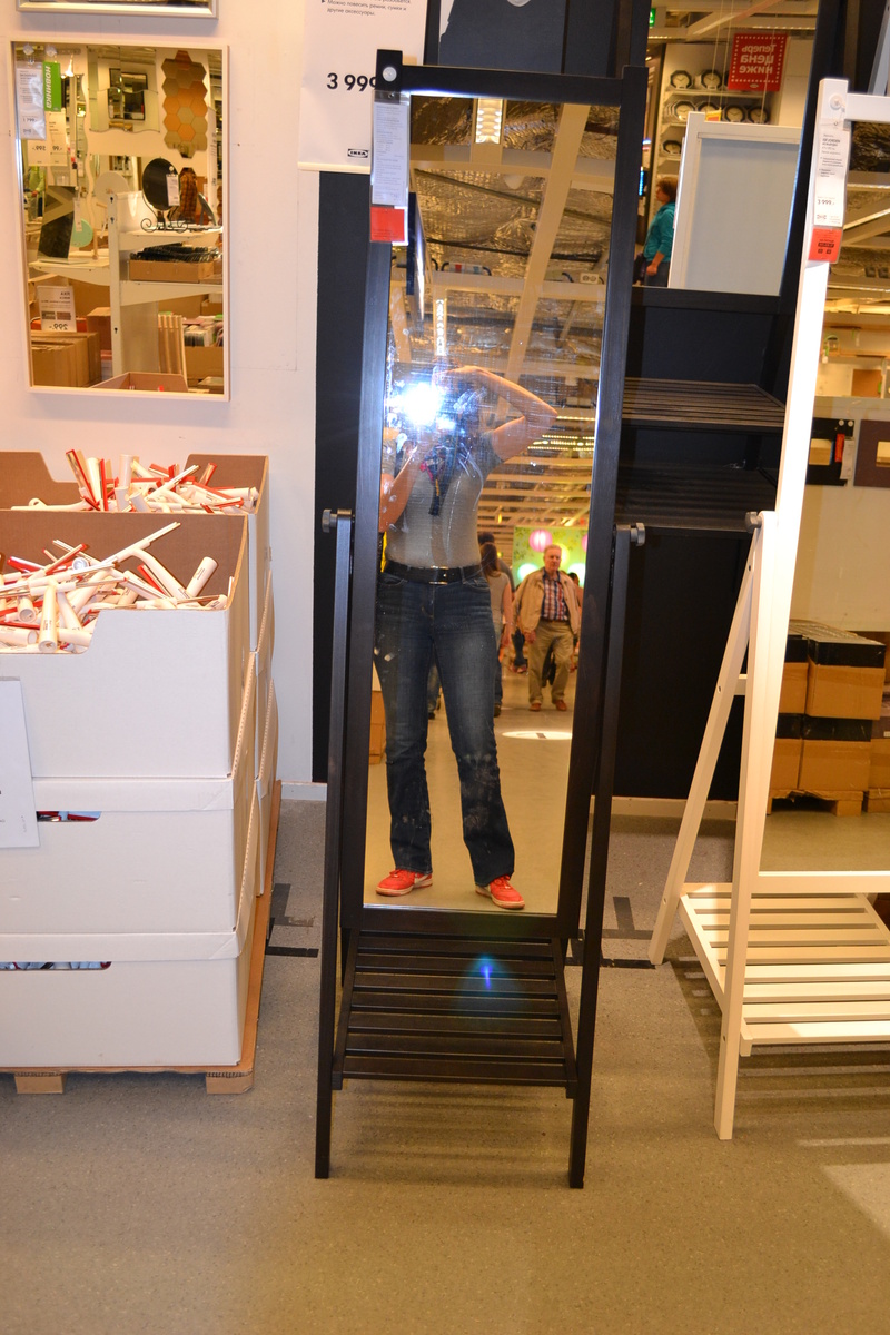 Если приглядеться - то я отражаюсь в зеркале