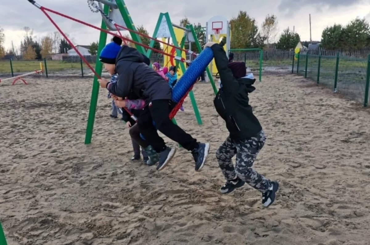    В Омске пожилая женщина напала на ребёнка на детской площадке