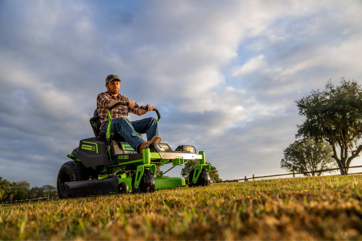 Садовый райдер превращает покос в приятную поездку