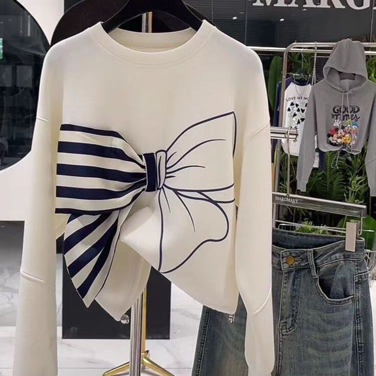 Эта вещь готовая, но кто нам мешает взять ее за основу и сделать самим руками подобное. Для рукодельниц это не сложно,но интересно.