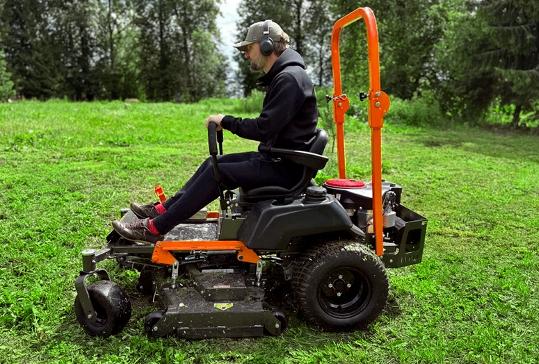 Райдер YARD FOX® TZ 122 SH идеальная маневренность – нулевой разворот!
