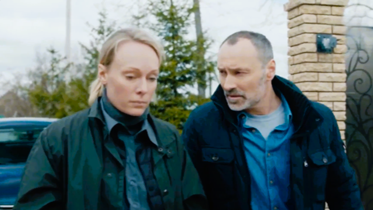 Ольга Ломоносова и Дмитрий Ульянов заняты в главных ролях. Сериал «Всё как у людей».