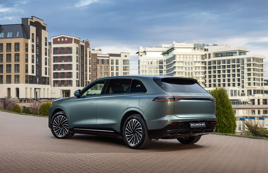 Подзаряжаемый гибридный кроссовер Exlantix ET - новинка российского рынка.