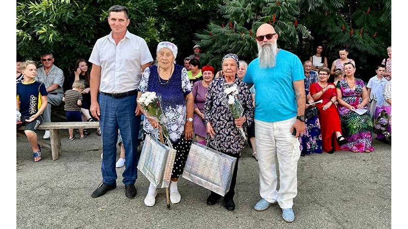    Праздник единства поколений…