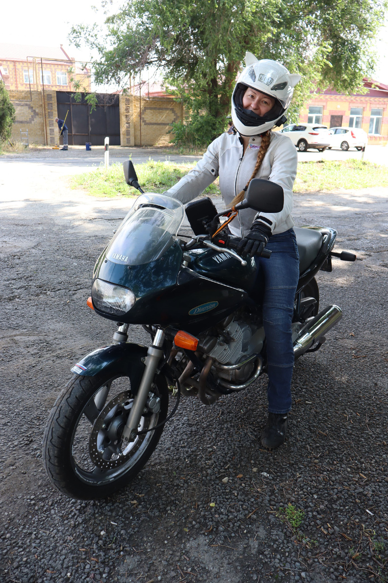 Валентина Абрамова на любимой «Ямахе». / ФОТО: ЕЛЕНА АРЦИМОВИЧ

