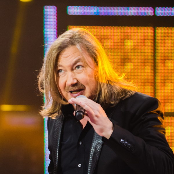     Игорь Николаев выиграл три иска за «Выпьем за любовь»