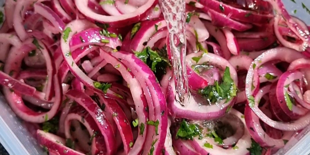 Маринованный лук — маленький герой кухни 🧅✨