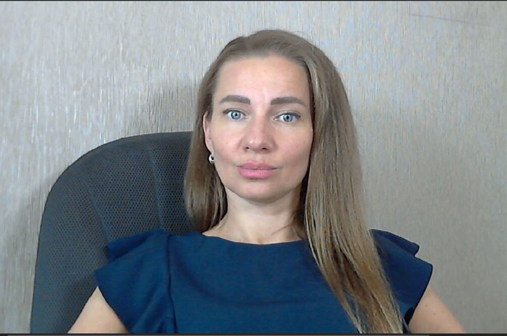 На фото автор Дзен-канала, Ирина Князева, карьерный консультант №1 по мнению ведущего отраслевого сервиса HRTIME