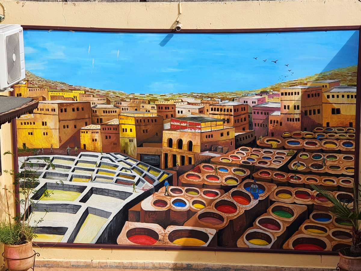 Панно с изображением красилен на террасе