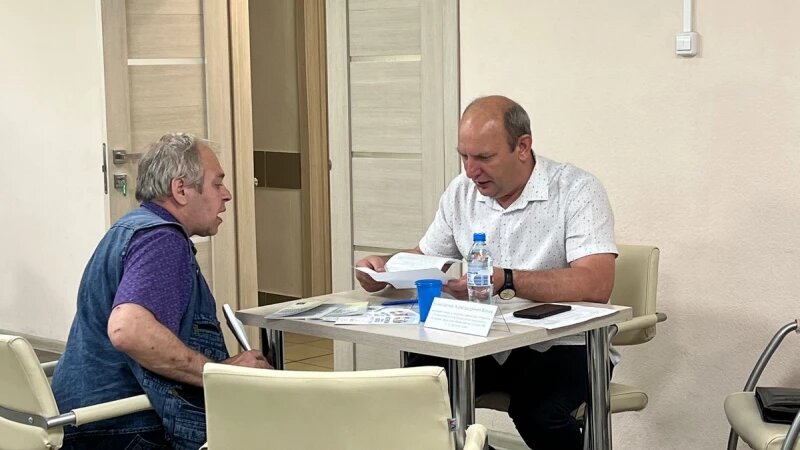     В четверг 10 июля барнаульцы смогли прийти в Семейный МФЦ на прием за бесплатной консультацией сотрудников государственного юридического бюро. Управление юстиции Алтайского края