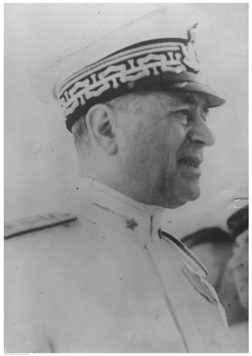 Иниго Кампиони (12 ноября 1878, Виареджо — 24 мая 1944, Парма) — итальянский адмирал Королевских ВМС Италии, участник итало-турецкой, Первой и Второй мировых войн, Командующий итальянским флотом