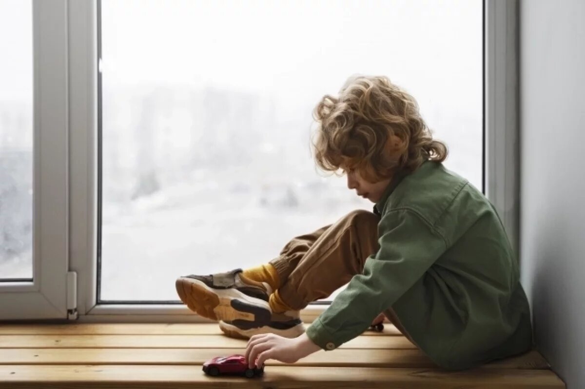    В Рыбинске с третьего этажа выпал малолетний ребенок